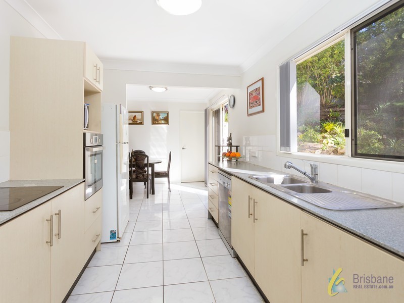 14 Torridon Close, Chapel Hill QLD 4069