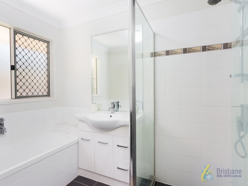 14 Torridon Close, Chapel Hill QLD 4069