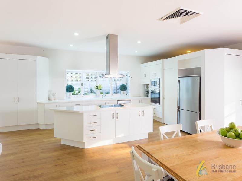 15 Jacaranda Avenue, Kenmore Hills QLD 4069