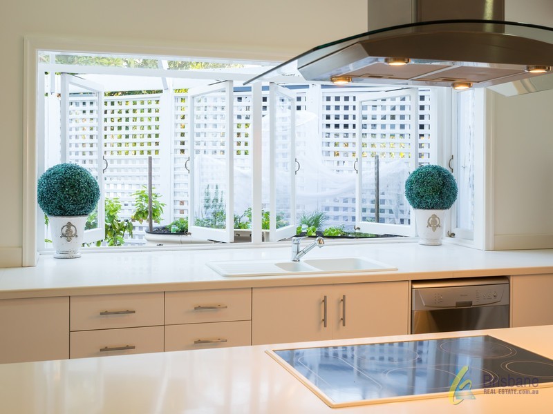 15 Jacaranda Avenue, Kenmore Hills QLD 4069