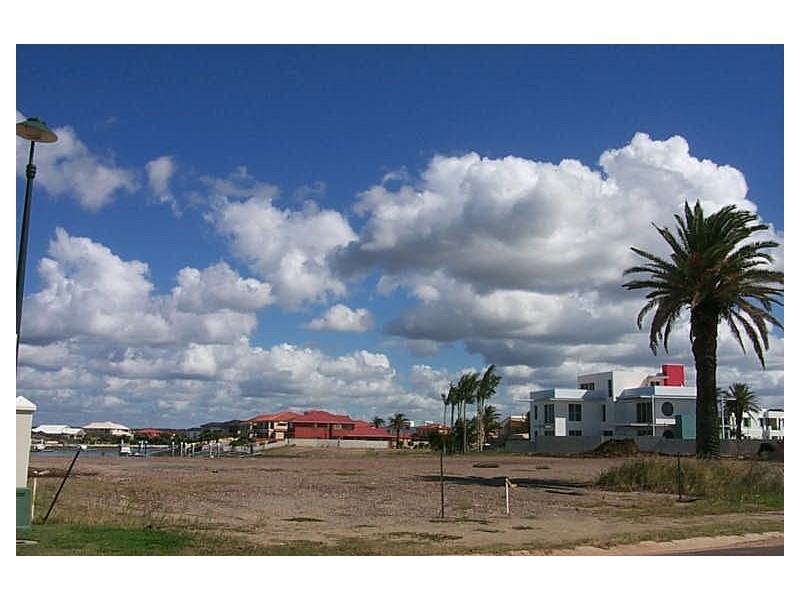 18 Raby Bay Boulevard, Raby Bay QLD 4163