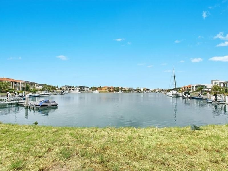 18 Raby Bay Boulevard, Raby Bay QLD 4163