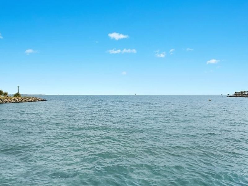 18 Raby Bay Boulevard, Raby Bay QLD 4163