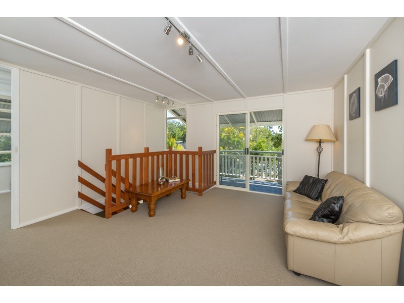 157 College Rd, Karana Downs QLD 4306
