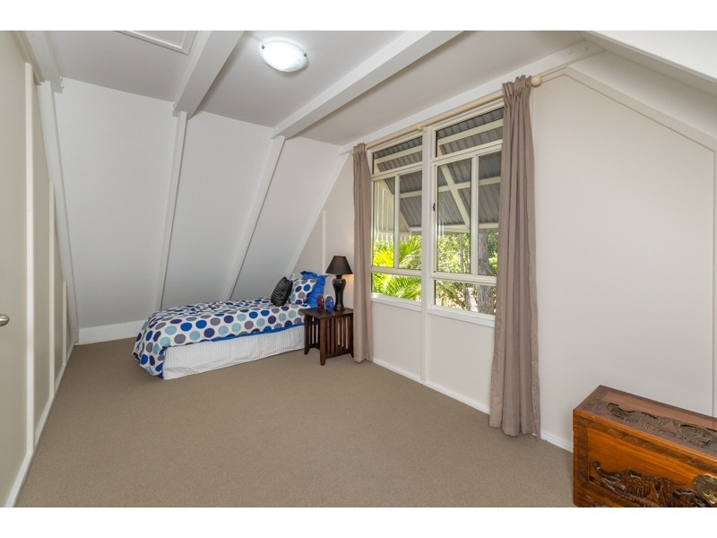 157 College Rd, Karana Downs QLD 4306