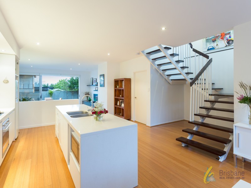 74 King Arthur Terrace, Tennyson QLD 4105