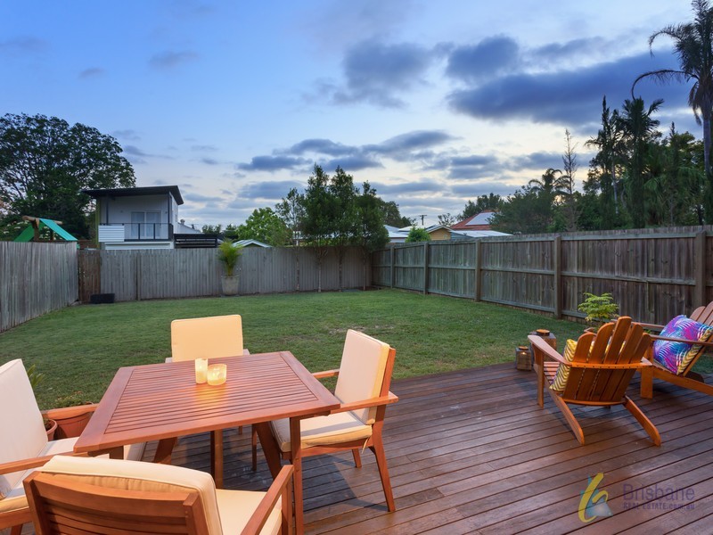 74 King Arthur Terrace, Tennyson QLD 4105