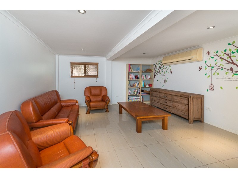 78 Brownie St, Jamboree Heights QLD 4074