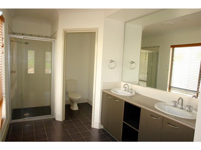 7 Native Olive Place, Mount Crosby QLD 4306