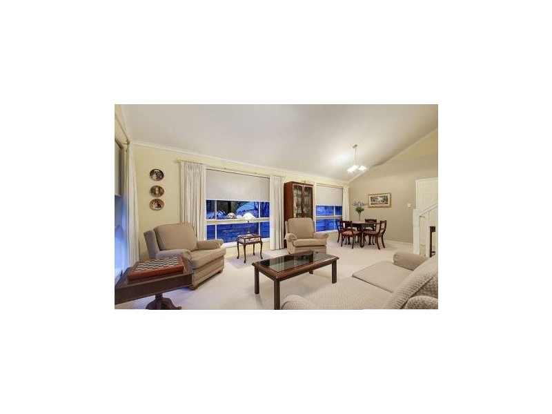 11 Martens Place, Brookfield QLD 4069