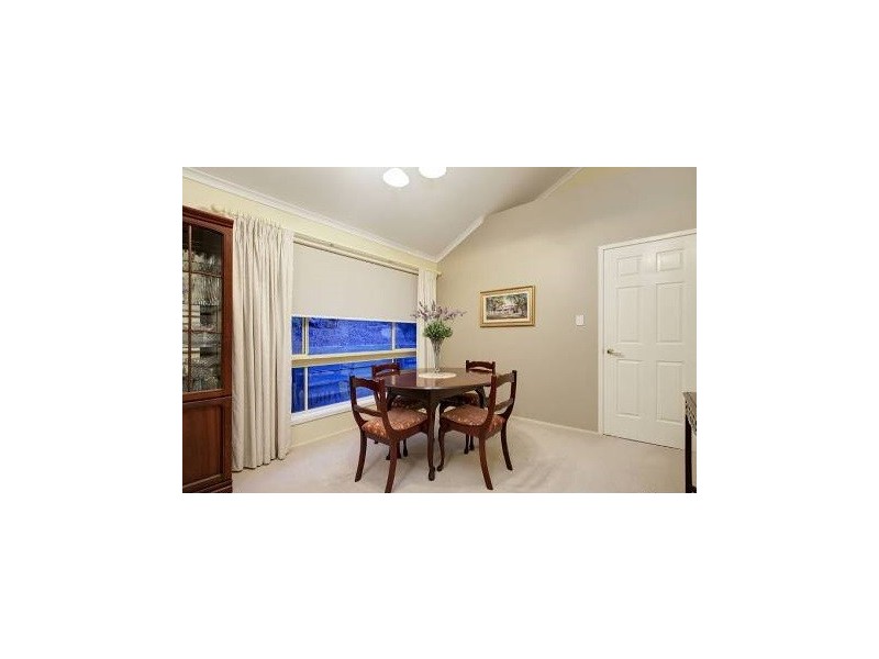 11 Martens Place, Brookfield QLD 4069