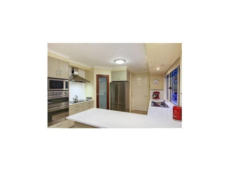 11 Martens Place, Brookfield QLD 4069