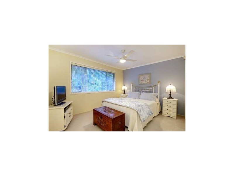 11 Martens Place, Brookfield QLD 4069