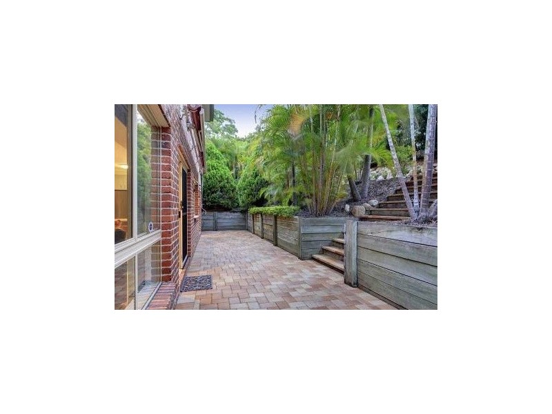 11 Martens Place, Brookfield QLD 4069