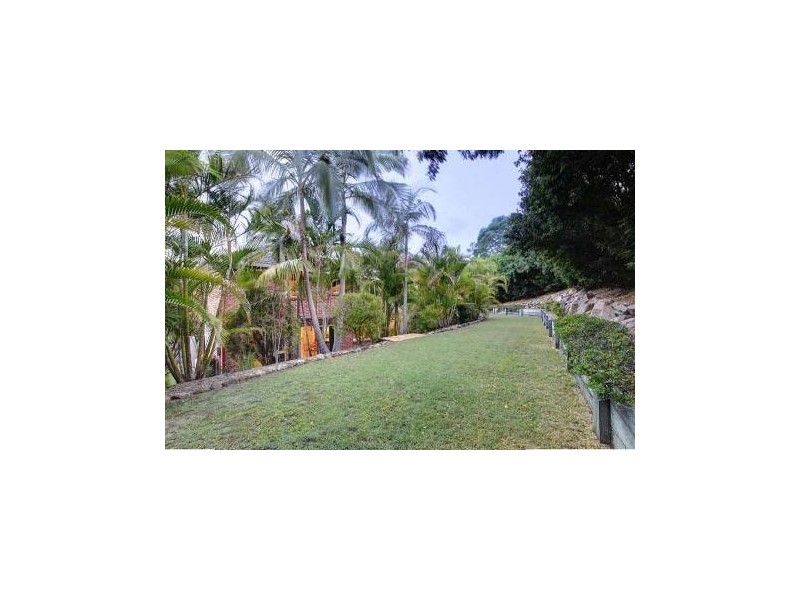 11 Martens Place, Brookfield QLD 4069