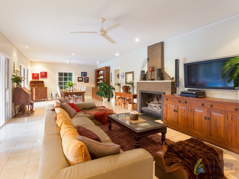 196 Greentrees Avenue, Kenmore Hills QLD 4069