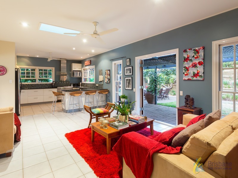 196 Greentrees Avenue, Kenmore Hills QLD 4069