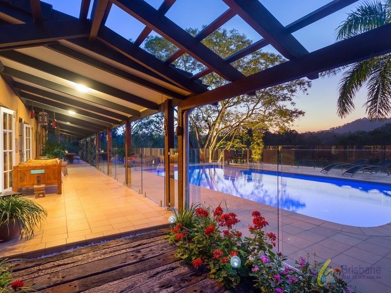 196 Greentrees Avenue, Kenmore Hills QLD 4069