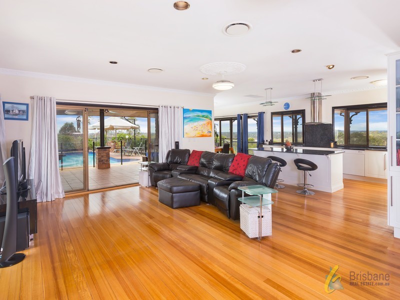 30 Leatherwood Place, Brookfield QLD 4069