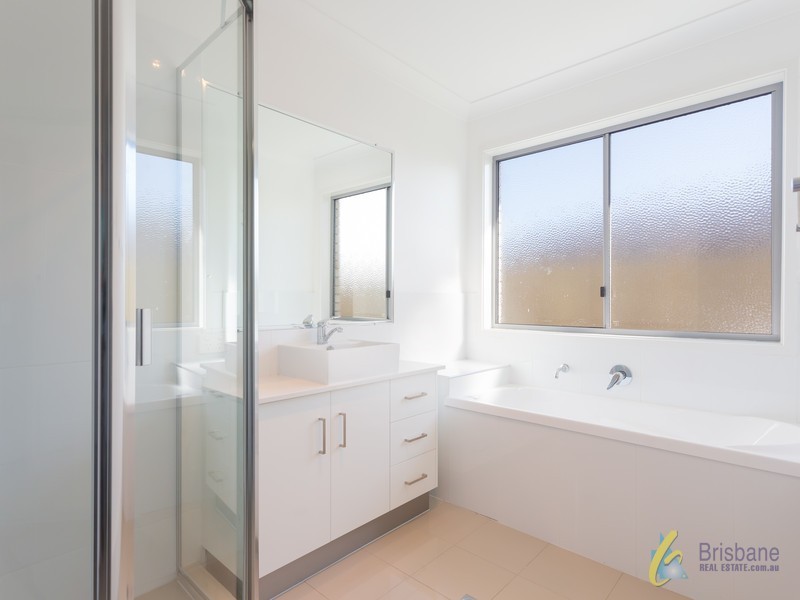 5 Robert Jones Street, Redbank Plains QLD 4301