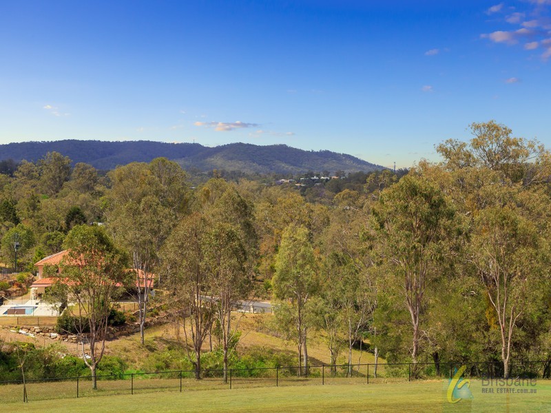 8 Kintyre Street, Brookfield QLD 4069
