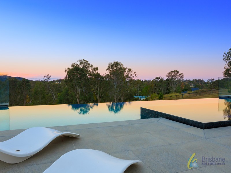 8 Kintyre Street, Brookfield QLD 4069
