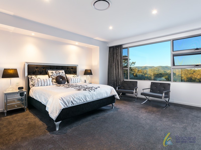 8 Kintyre Street, Brookfield QLD 4069