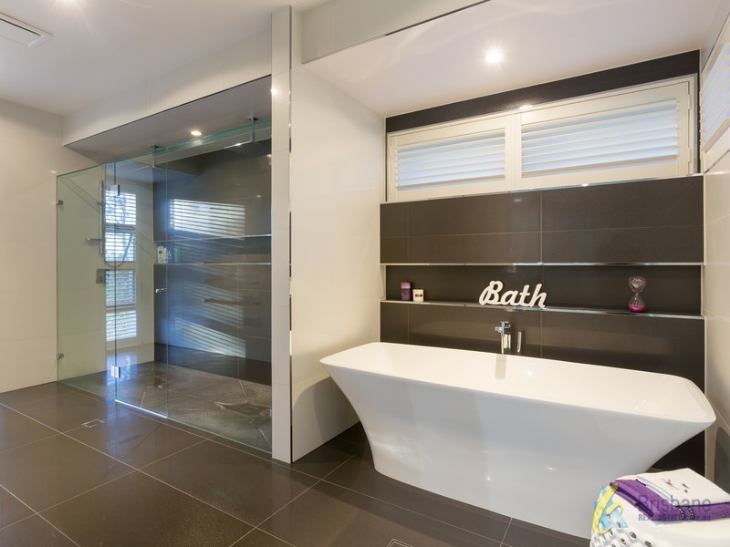 8 Kintyre Street, Brookfield QLD 4069
