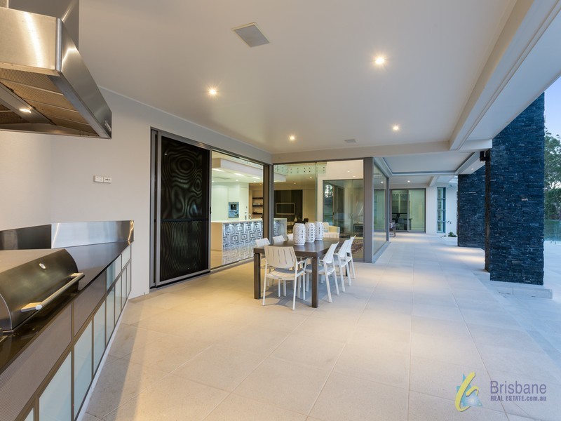 8 Kintyre Street, Brookfield QLD 4069