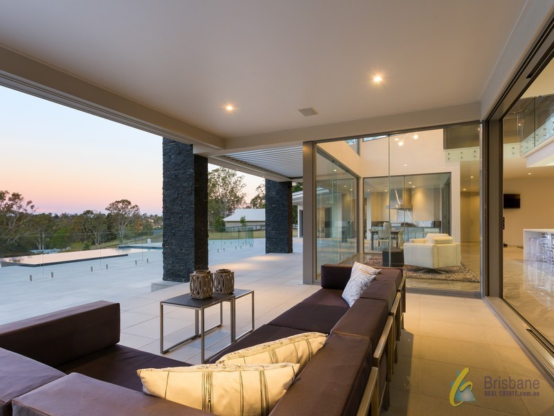 8 Kintyre Street, Brookfield QLD 4069