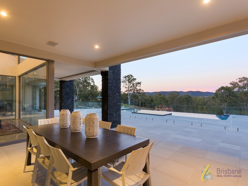 8 Kintyre Street, Brookfield QLD 4069