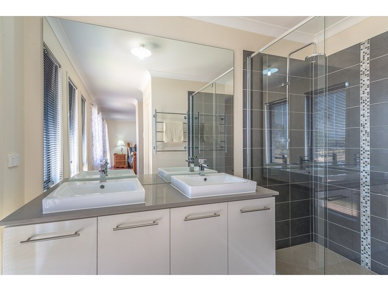59 Waterhousia Place, Moggill QLD 4070