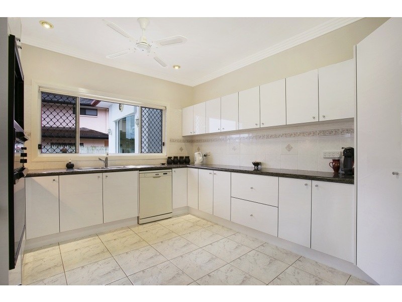 32 NEWELL PL, Westlake QLD 4074