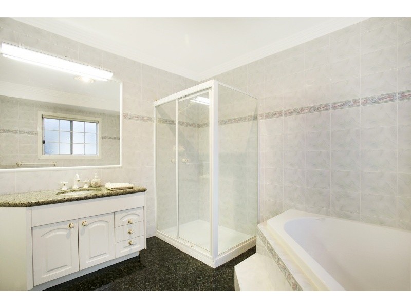 32 NEWELL PL, Westlake QLD 4074