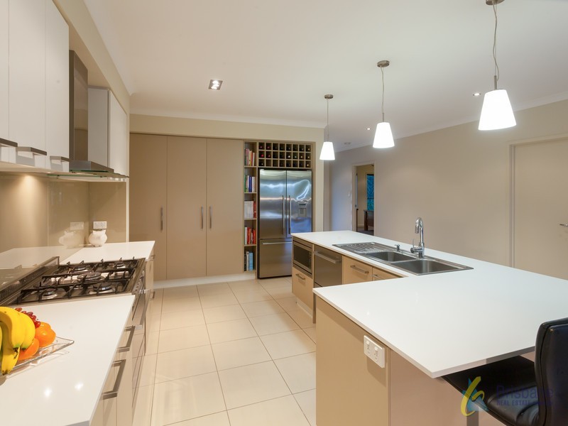 4 Redwood Street, Moggill QLD 4070