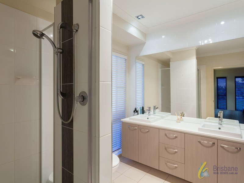 4 Redwood Street, Moggill QLD 4070