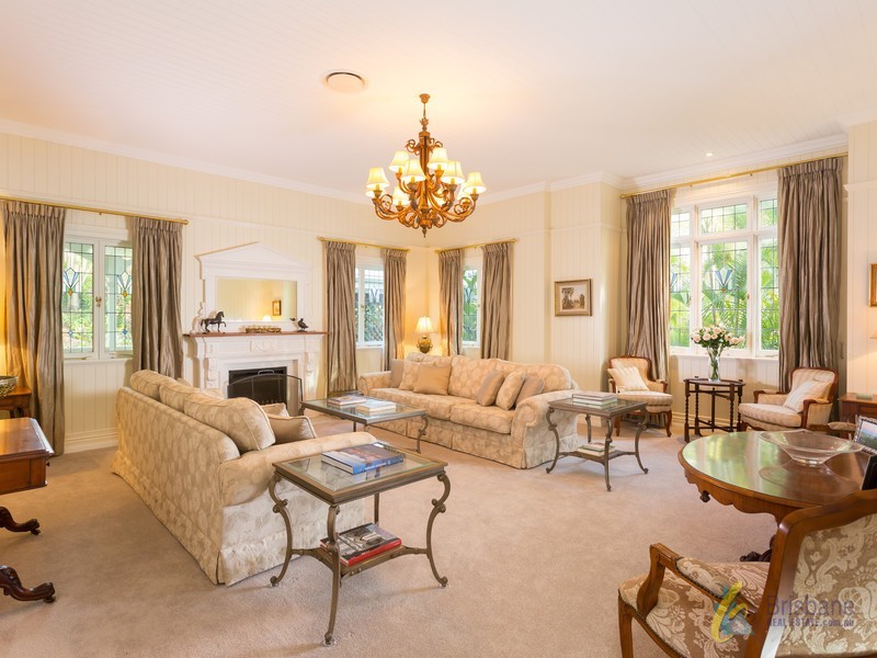 21 Jacaranda Avenue, Kenmore Hills QLD 4069