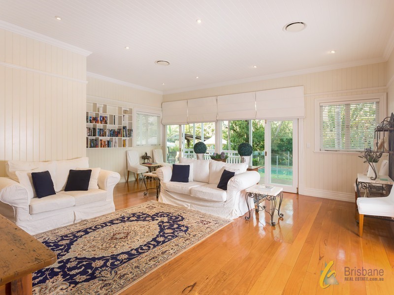 21 Jacaranda Avenue, Kenmore Hills QLD 4069