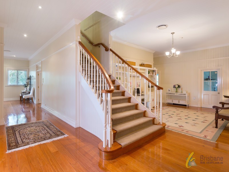 21 Jacaranda Avenue, Kenmore Hills QLD 4069