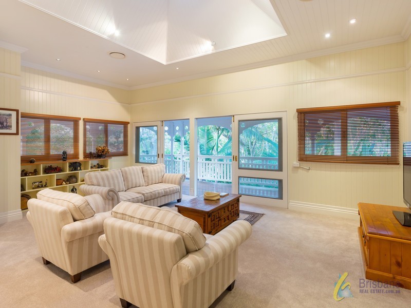 21 Jacaranda Avenue, Kenmore Hills QLD 4069