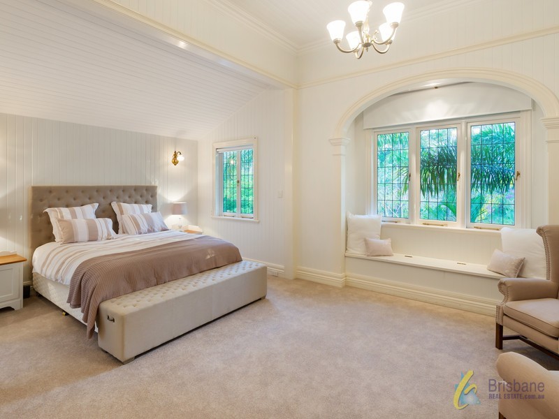 21 Jacaranda Avenue, Kenmore Hills QLD 4069