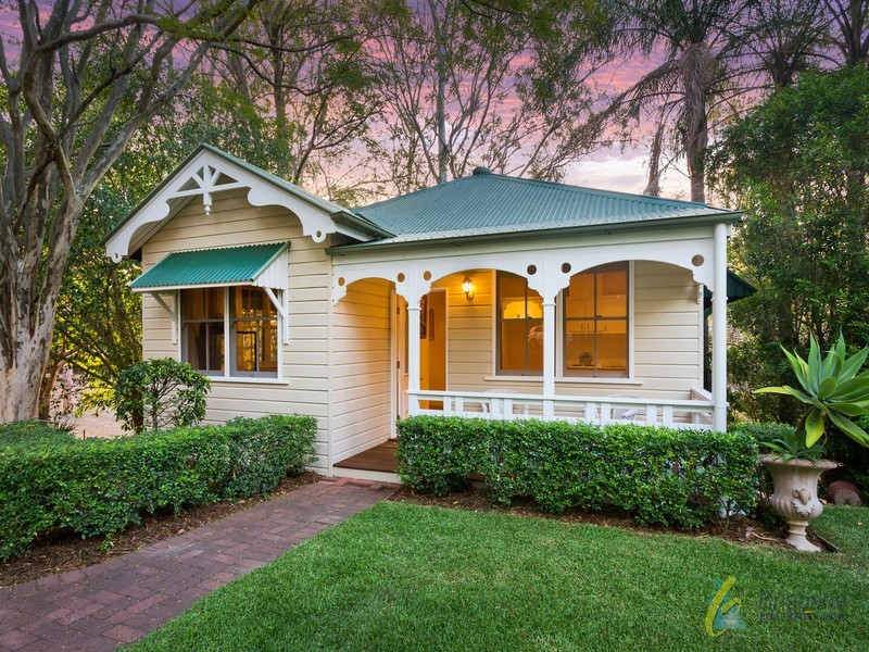 21 Jacaranda Avenue, Kenmore Hills QLD 4069