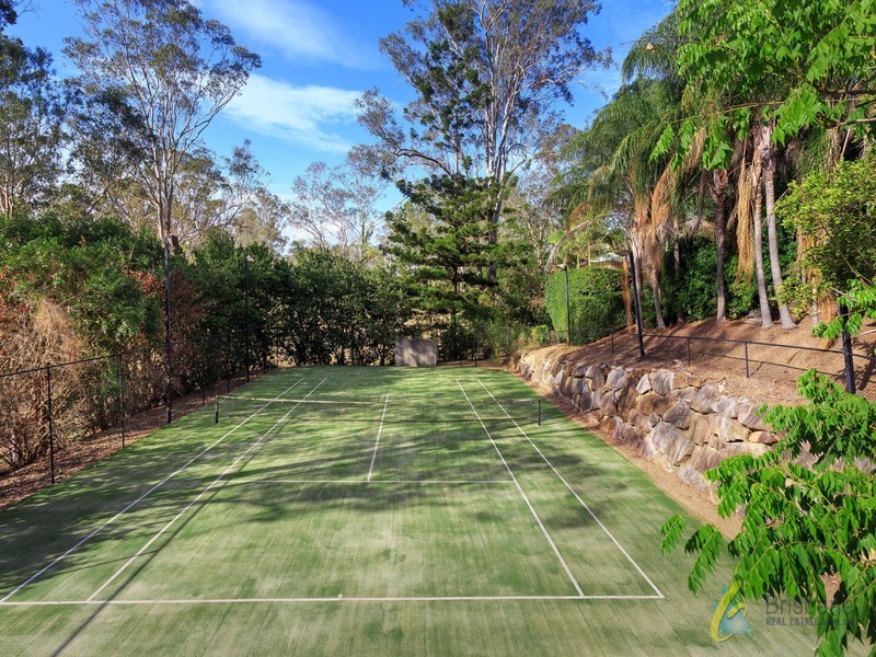 21 Jacaranda Avenue, Kenmore Hills QLD 4069