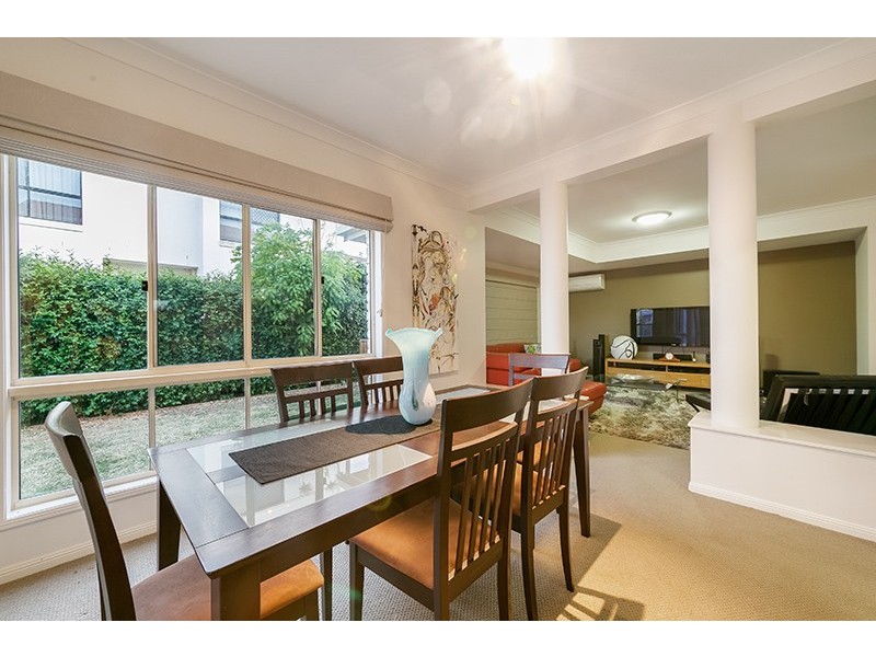 10 Newell Place, Westlake QLD 4074