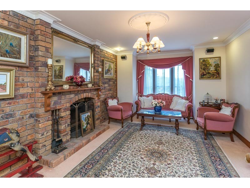 6 Softwind Court, Kenmore Hills QLD 4069