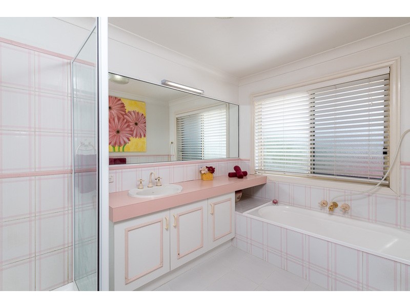 6 Softwind Court, Kenmore Hills QLD 4069