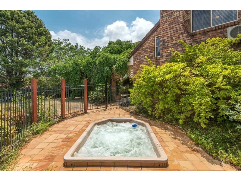 6 Softwind Court, Kenmore Hills QLD 4069