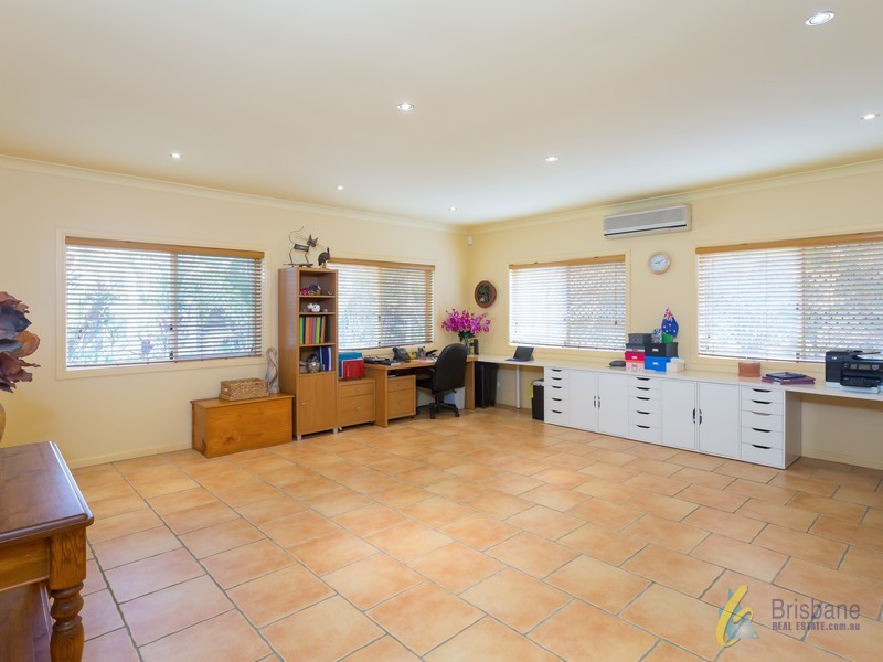6 Castlereagh Place, Anstead QLD 4070