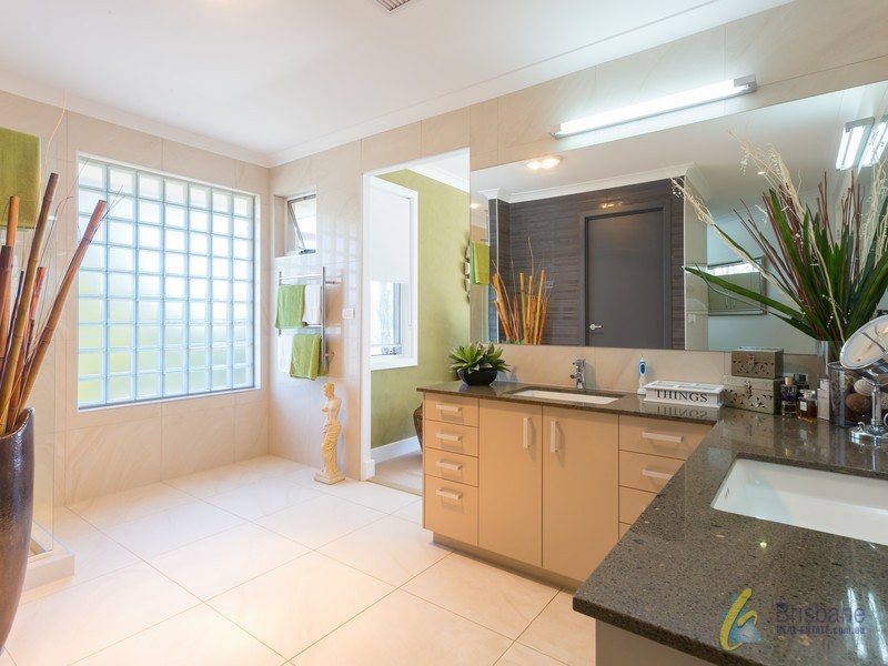 70 Olivia Pl, Pullenvale QLD 4069