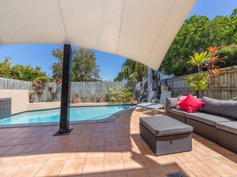693 Esplanade, Lota QLD 4179